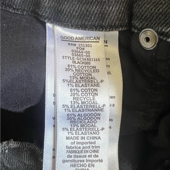 Good American Good Curve Black Jeans With Raw Hem & Distressed Size 6/28 - Picture 6 of 6